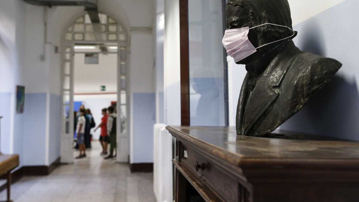 Immagine di Insegnanti e studenti a rischio stress da Covid, ma  il reclutamento degli psicologi tarda