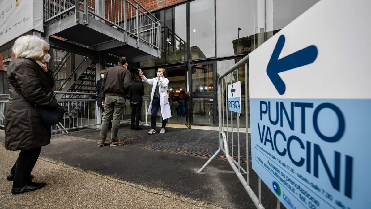 Immagine di Sui vaccini è tutta l’Italia a essere in zona rossa: il piano non c’è
