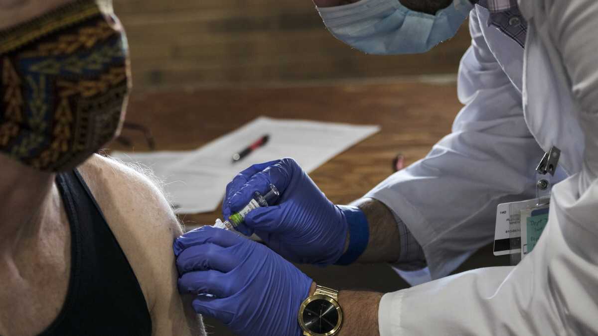 Immagine di Tre vaccini al bar