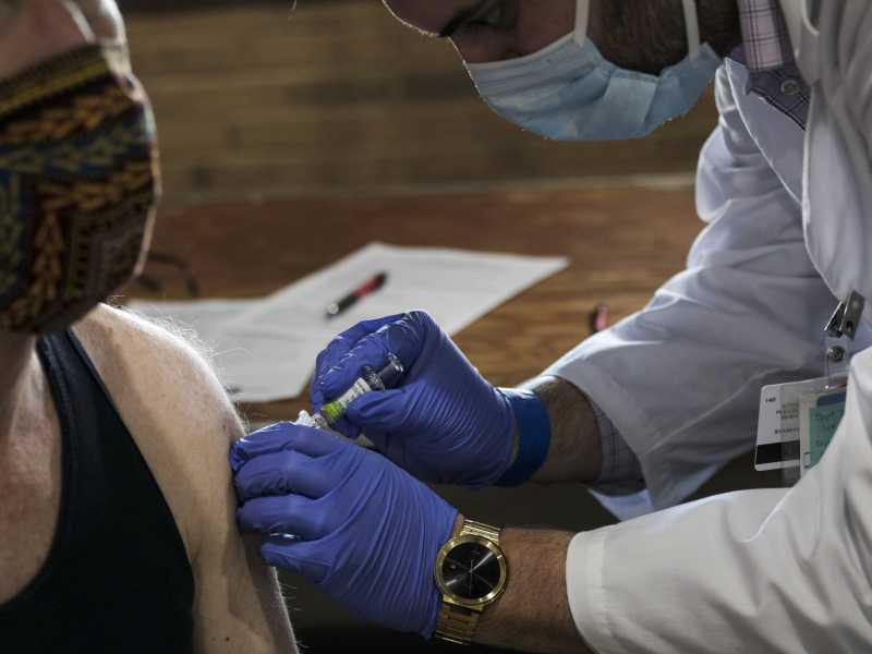 Tre vaccini al bar