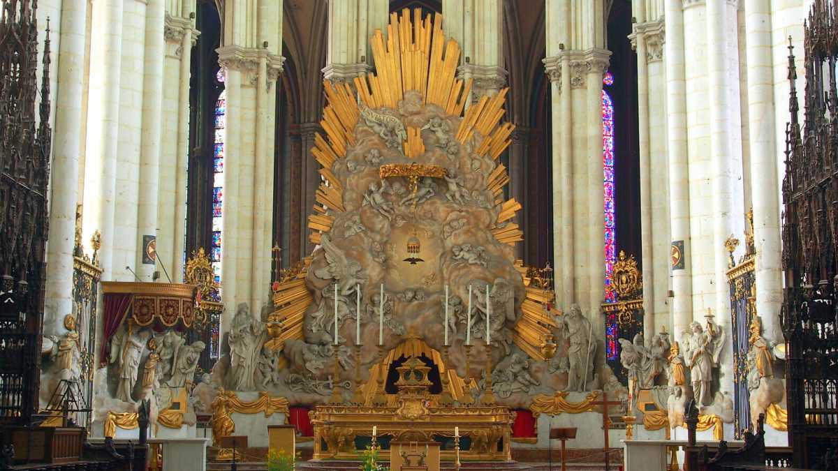 Immagine di Il Covid a Parigi vale più di una messa. Ma i cattolici protestano
