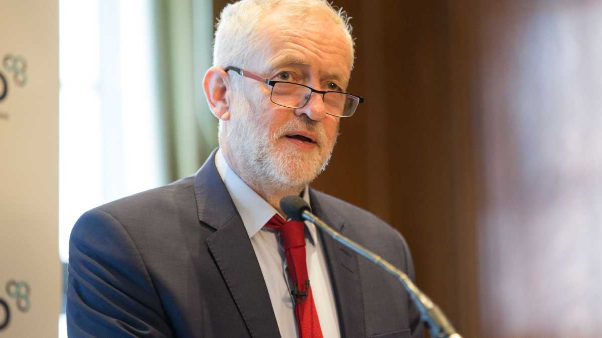 Immagine di Perché la riammissione di Corbyn nel Labour rischia di scontentare tutti