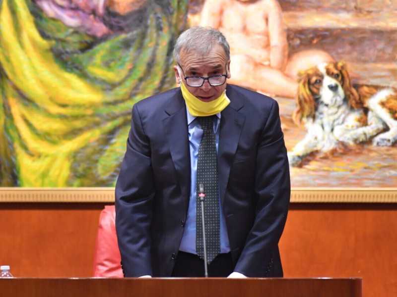 Calabria, ai domiciliari il presidente del Consiglio regionale
