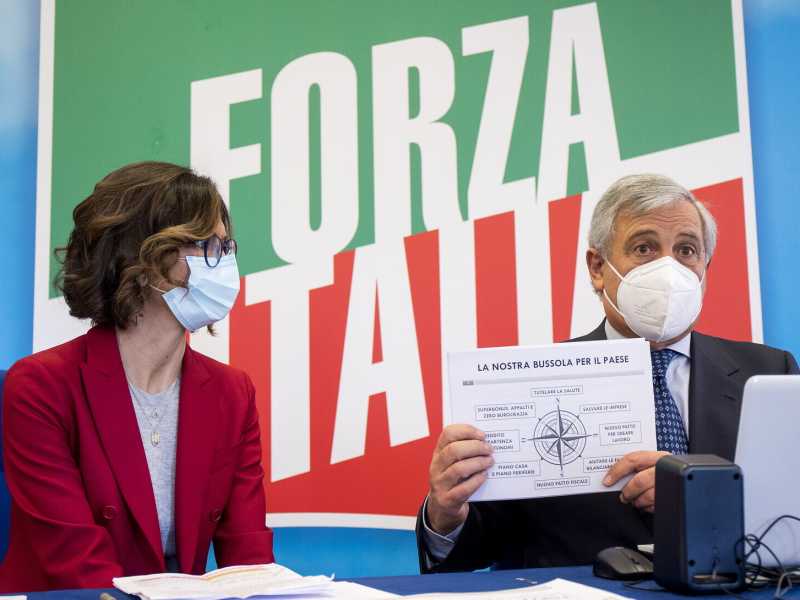 Forza Italia sbanda sulle larghe intese. Salvini si prende tre deputati azzurri