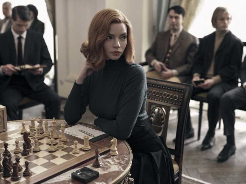 La regina degli scacchi (The Queen's Gambit) è una miniserie televisiva drammatica statunitense creata da Scott Frank e Allan Scott <br />
