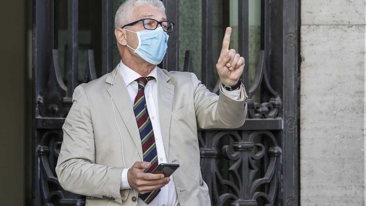 Immagine di "Tutti sapevano del cancro di Jole Santelli". Morra scatena le ire del centrodestra