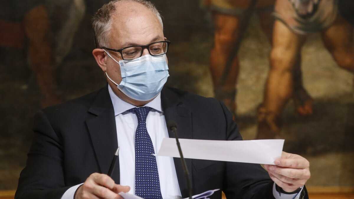 Immagine di Il braccio destro di Gualtieri invita il Cav.: "Lavoriamo sulla manovra"