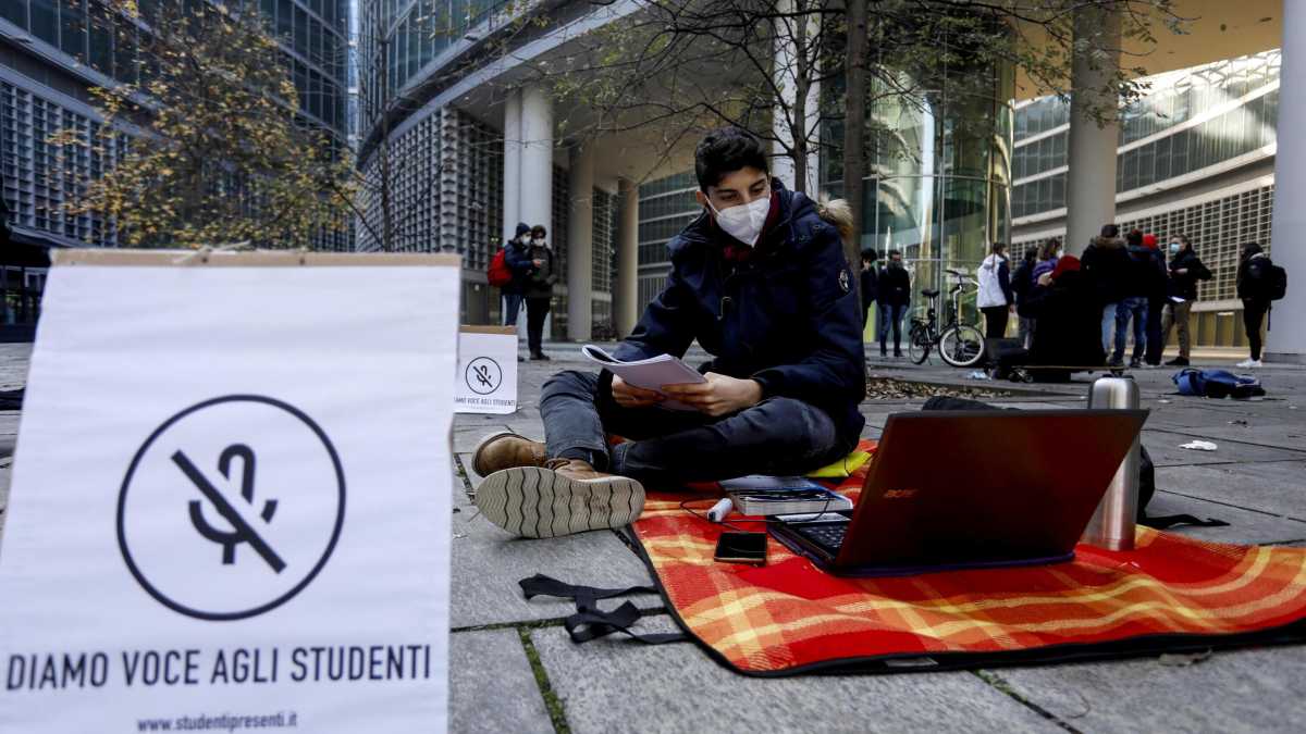 Immagine di Scuole aperte, scuole chiuse. Se la Dad è tutto quel che abbiamo