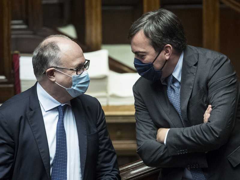Roberto Gualtieri e Vincenzo Amendola (foto Roberto Monaldo / LaPresse)&nbsp;<br />
