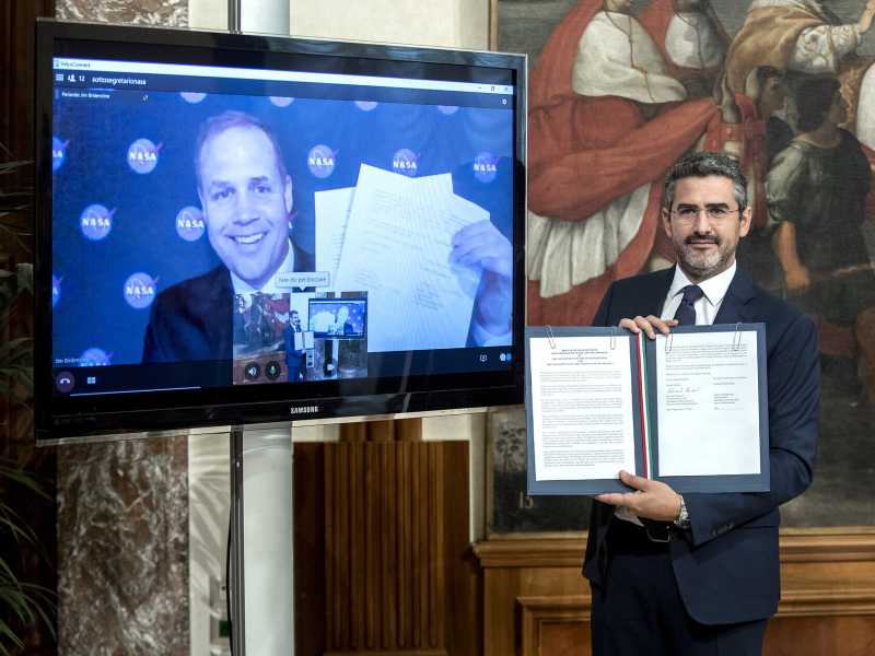 Ecco perché nel governo Pd e M5s litigano sull'aerospazio