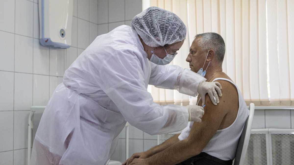 Immagine di Perché è impossibile fidarsi del vaccino russo