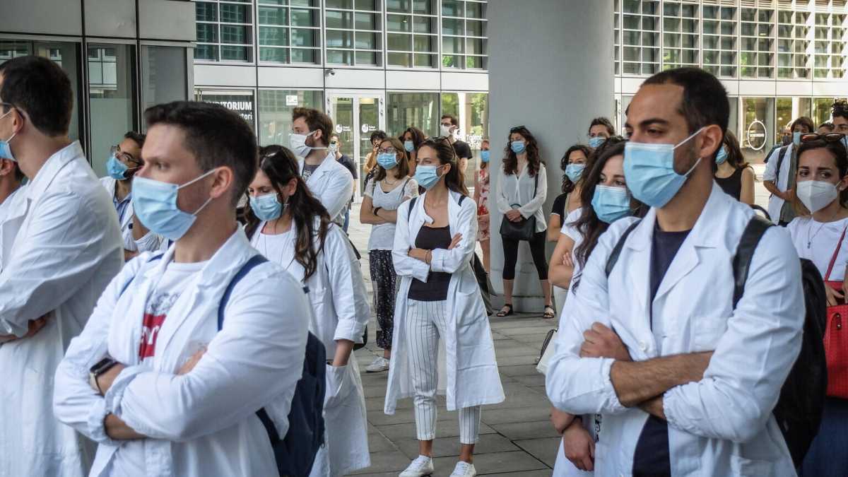 Immagine di Ci sono 23 mila medici in ostaggio del Ministero