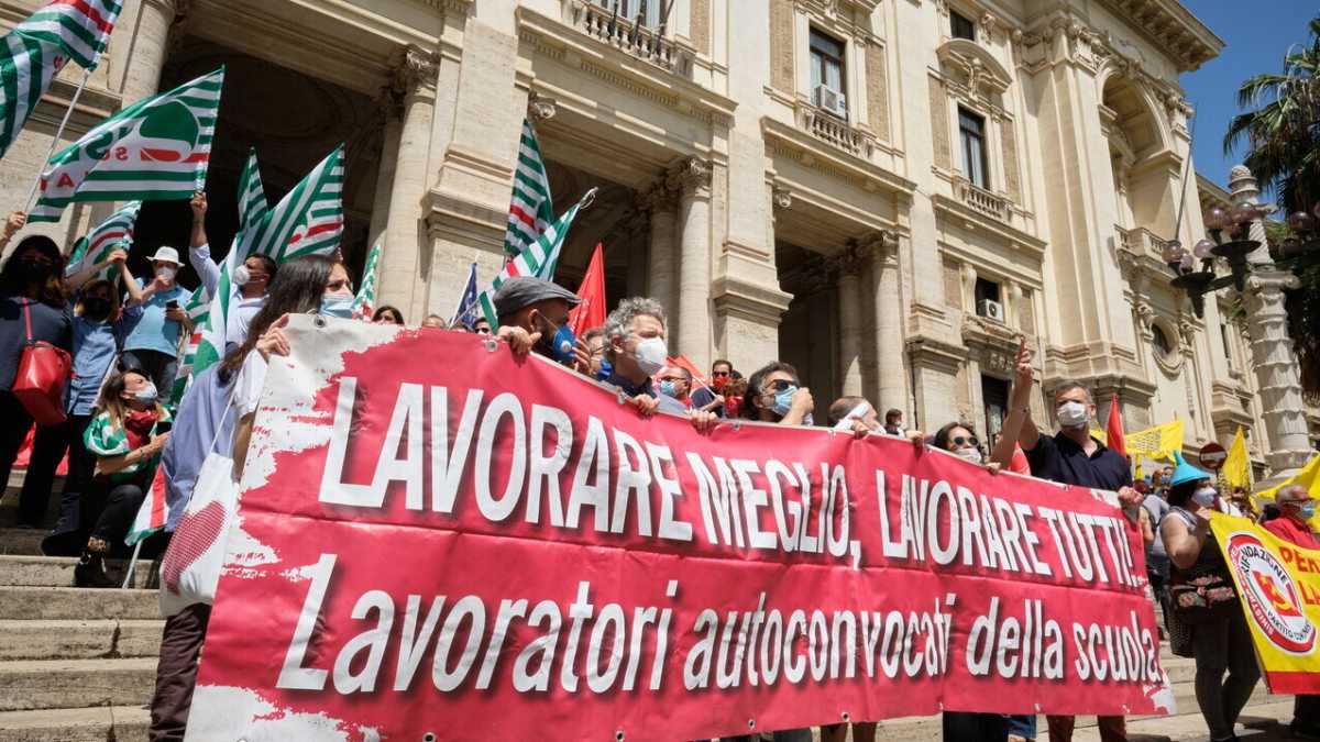 Immagine di Se lo stato sciopera contro se stesso