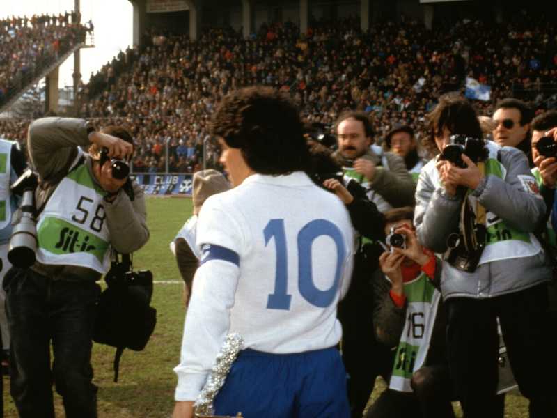 "Arrivò Diego, e a Napoli cambiò tutto". Parla Mauro, che a Maradona cedette il 10
