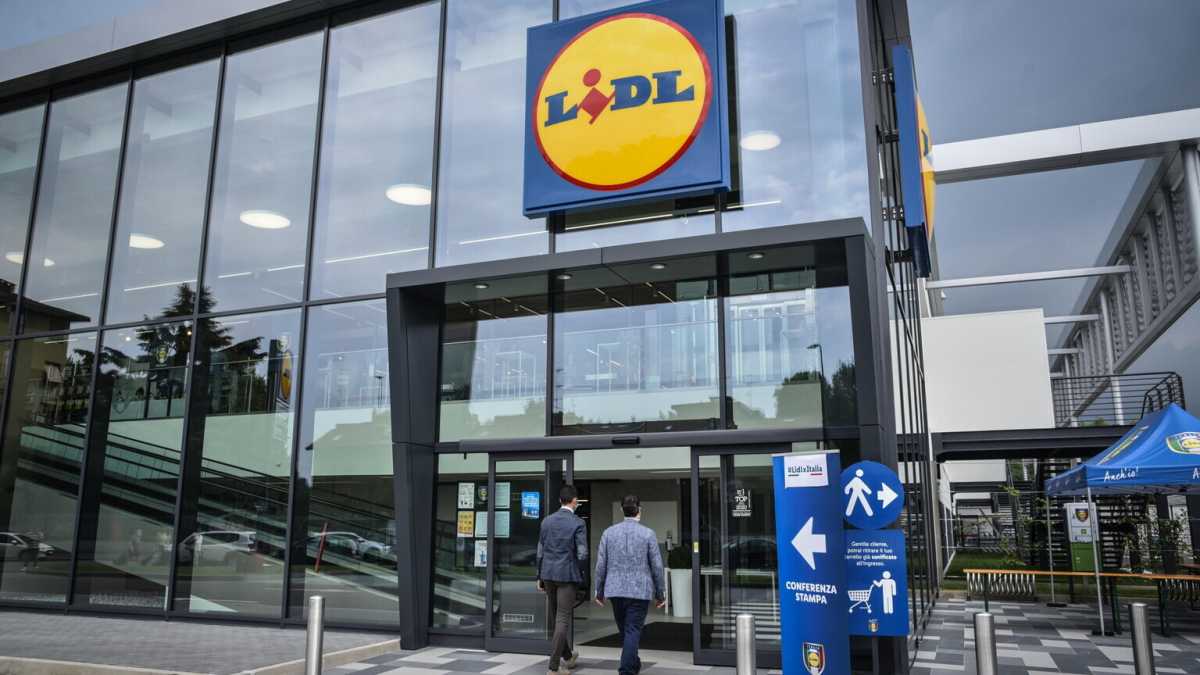 Immagine di Le scarpe della Lidl, il baratto e il capitalismo
