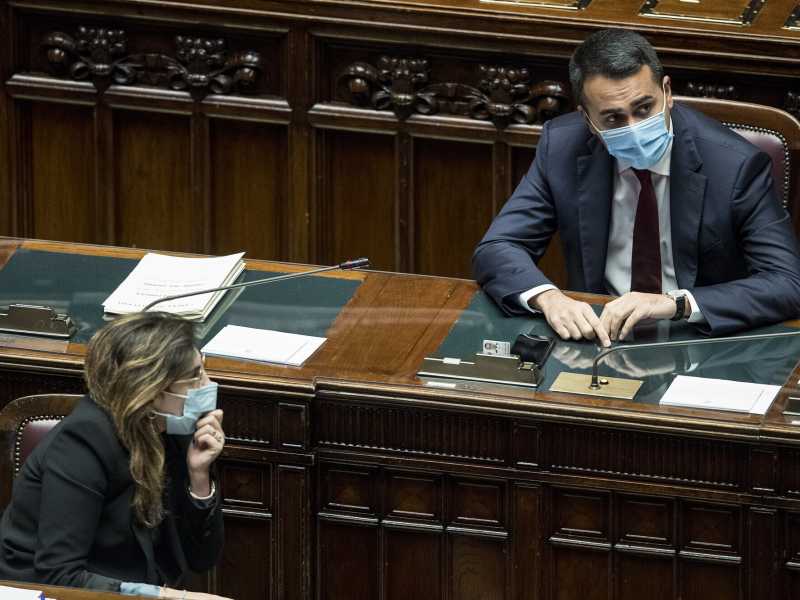 Ecco perché il M5s deve scegliere se riabilitare il Cav. o ingoiare il Mes