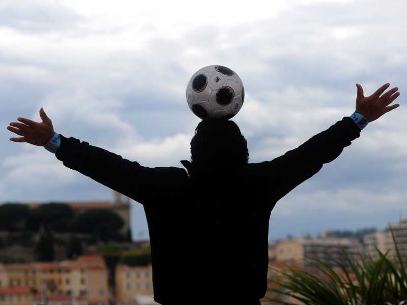 Che vuol dire essere l’unico calciatore al mondo a saper vincere da solo, come Maradona