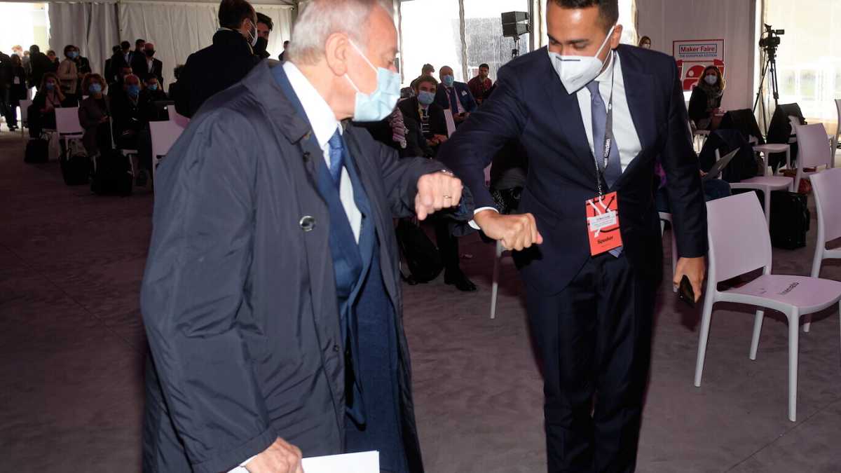 Immagine di Così il M5s prova a seguire Di Maio nella sua apertura al centrodestra