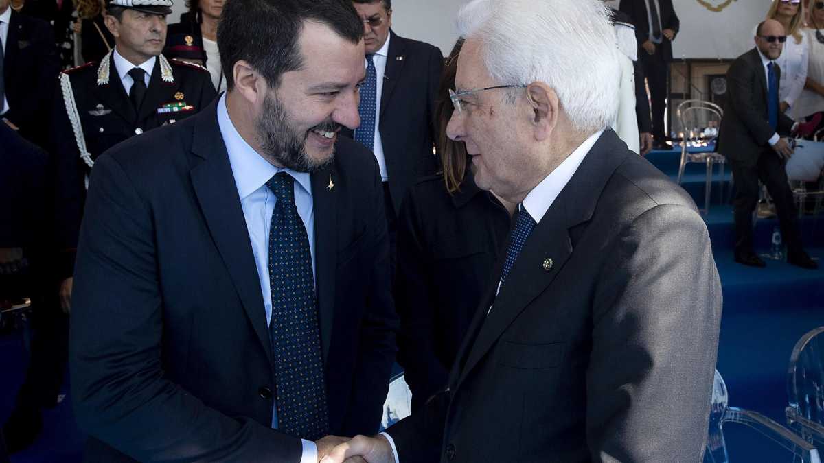 Immagine di La doppia citofonata di Salvini: prima l'ambasciatore Usa, poi Mattarella