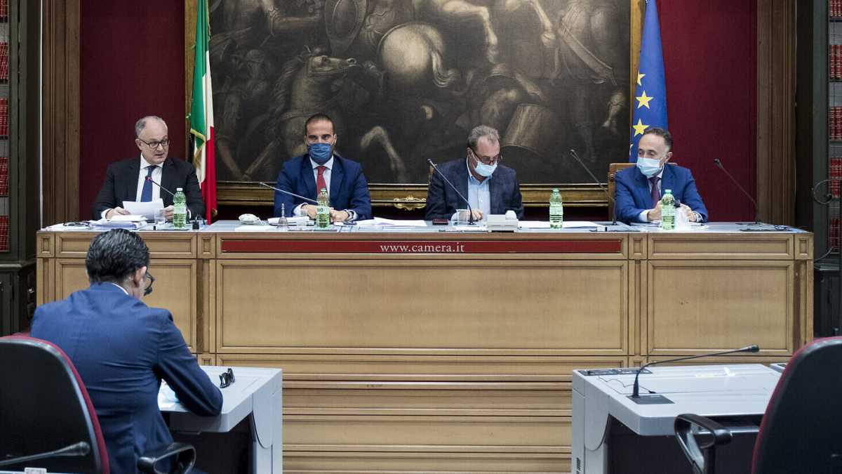 Immagine di Il M5s minaccia Gualtieri sul Mes. E Salvini spera nella rivolta grillina