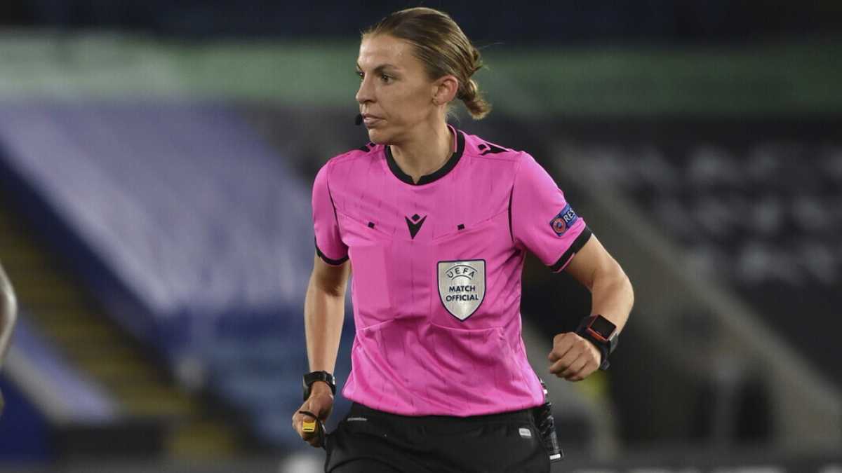 Immagine di La richiesta di autorizzazione per il vaccino anti-Covid di Moderna e la prima donna arbitro in Champions