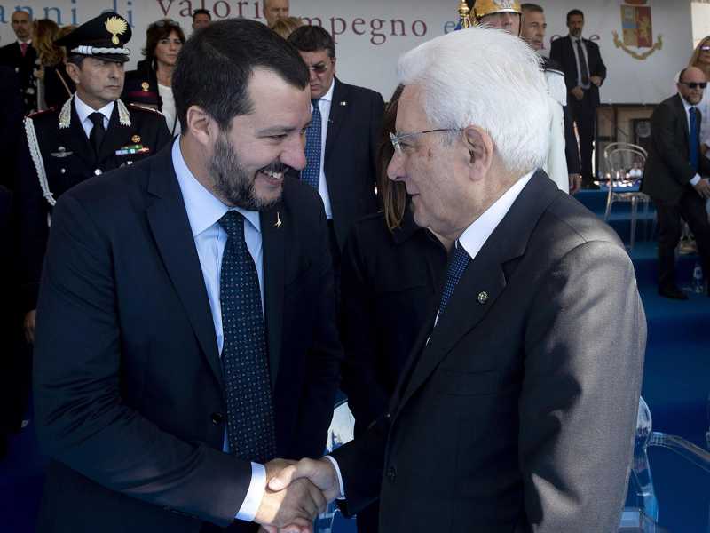 La doppia citofonata di Salvini: prima l'ambasciatore Usa, poi Mattarella