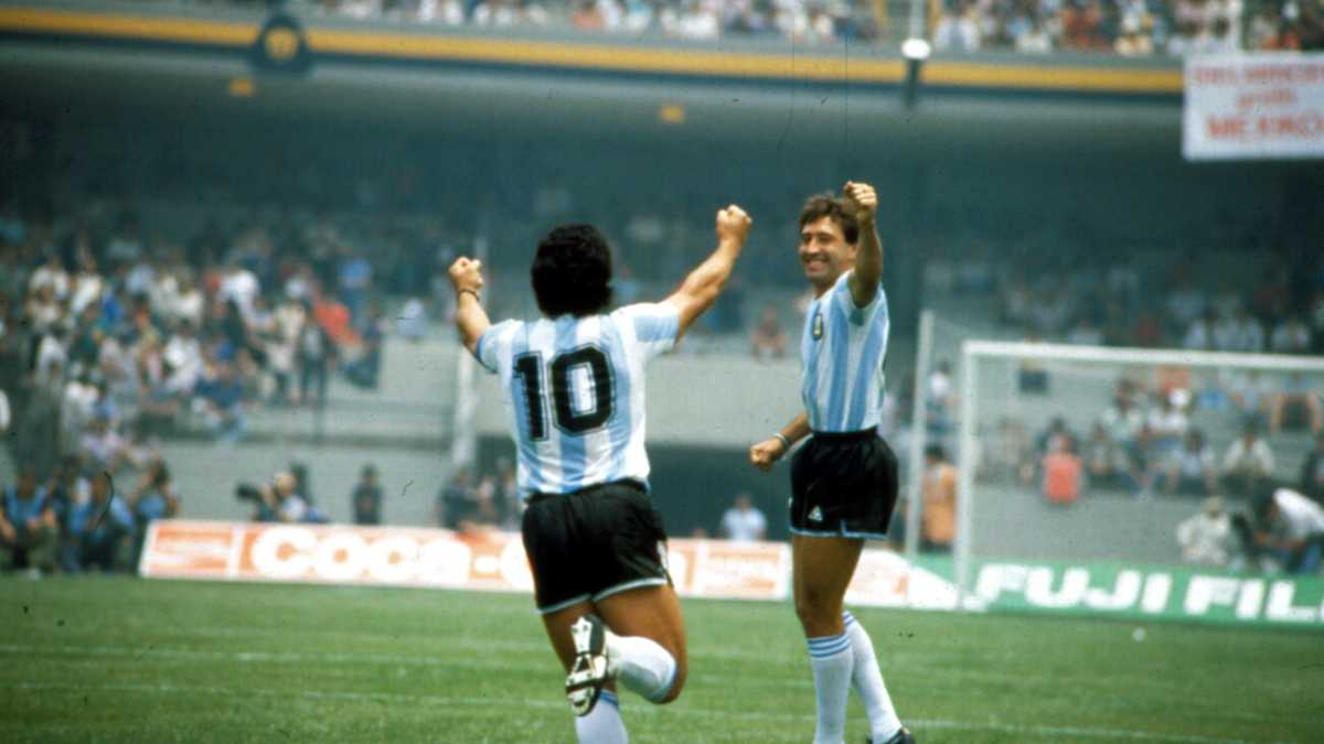 Immagine di Riecco la partita di Maradona. Cronaca di Cucchi, note a piè di pagina di Veltroni