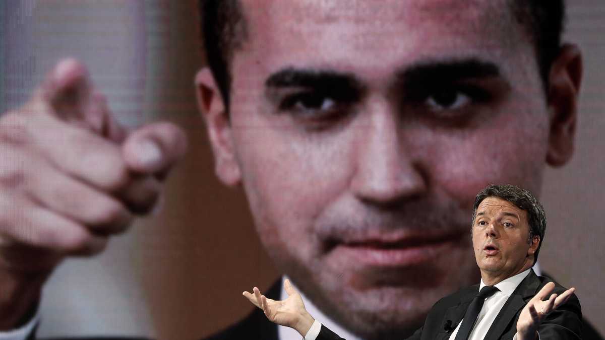 Immagine di Renzi e Di Maio, gli ex nemici che ora lavorano per il rimpasto. Ma Guerini si sfila