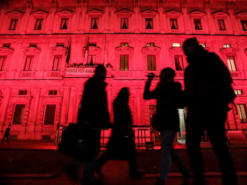 Milano, palazzo Marino illuminato di rosso per la giornata mondiale contro l'AIDS (LaPresse)&nbsp;<br />