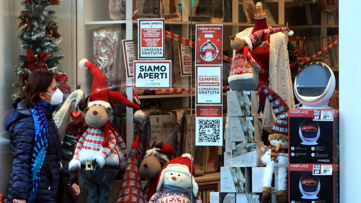 Immagine di A Natale regioni chiuse e ristoranti aperti. Il nuovo dpcm e l'informativa di Speranza alle Camera