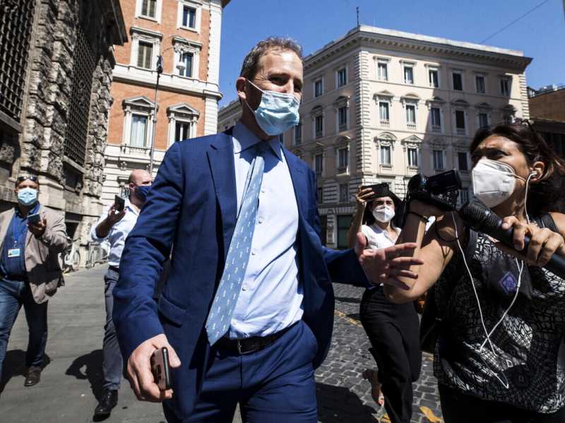 Iena e più Iena. Il caso Casaleggio jr e il fuoco "ex amico" contro il programma che ha anticipato l'antipolitica