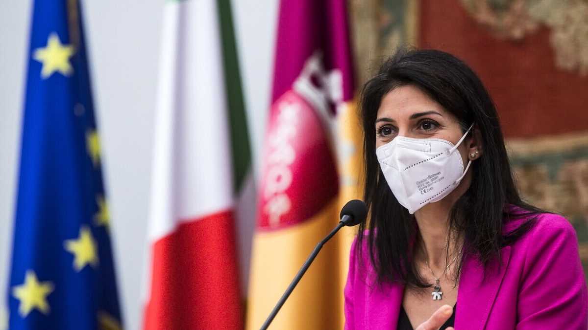 Immagine di Riparte la guerra su Roma Raggi-Salvini