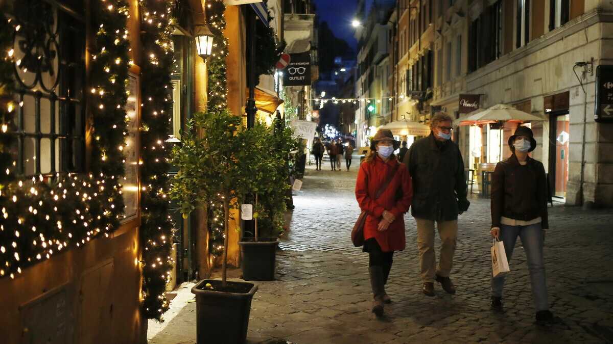 Immagine di Regioni e 25 senatori Pd contro il dpcm di Natale