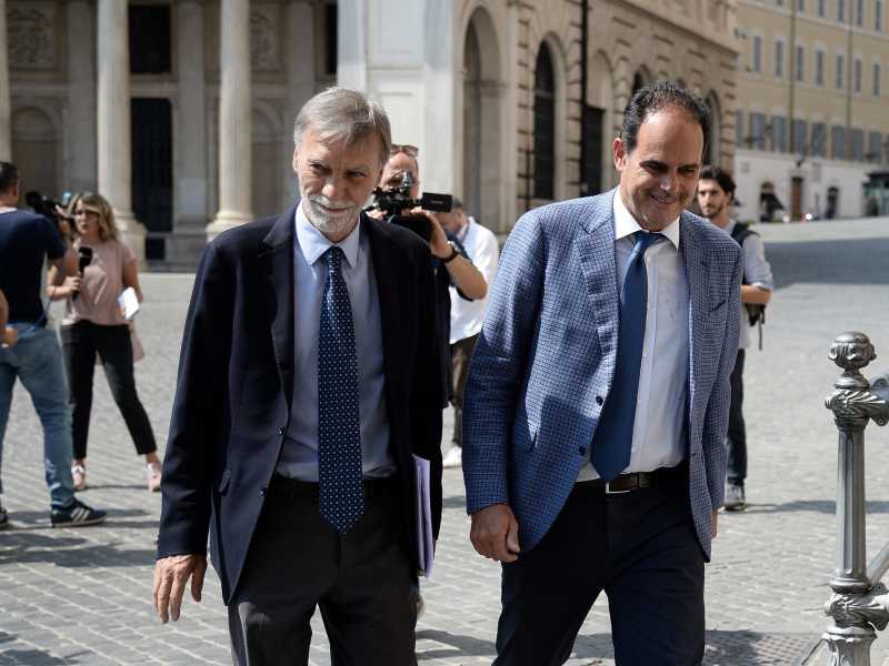 La mezza sommossa dei parlamentari del Pd s'abbatte sul Natale
