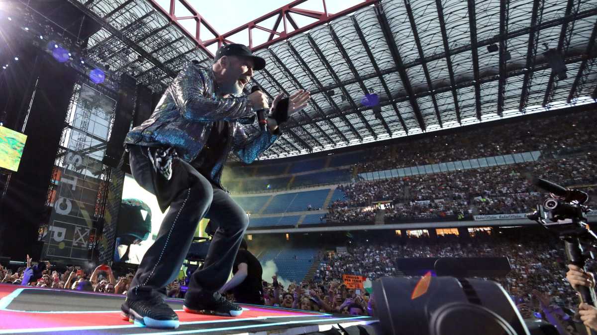 Immagine di Ascoltare Vasco Rossi in autostrada per tornare a sentire l'adrenalina e il testosterone