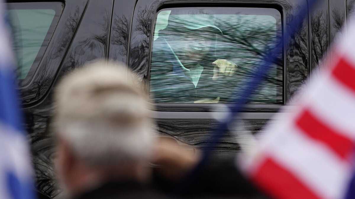 Immagine di Con la farsa di Trump oppure no