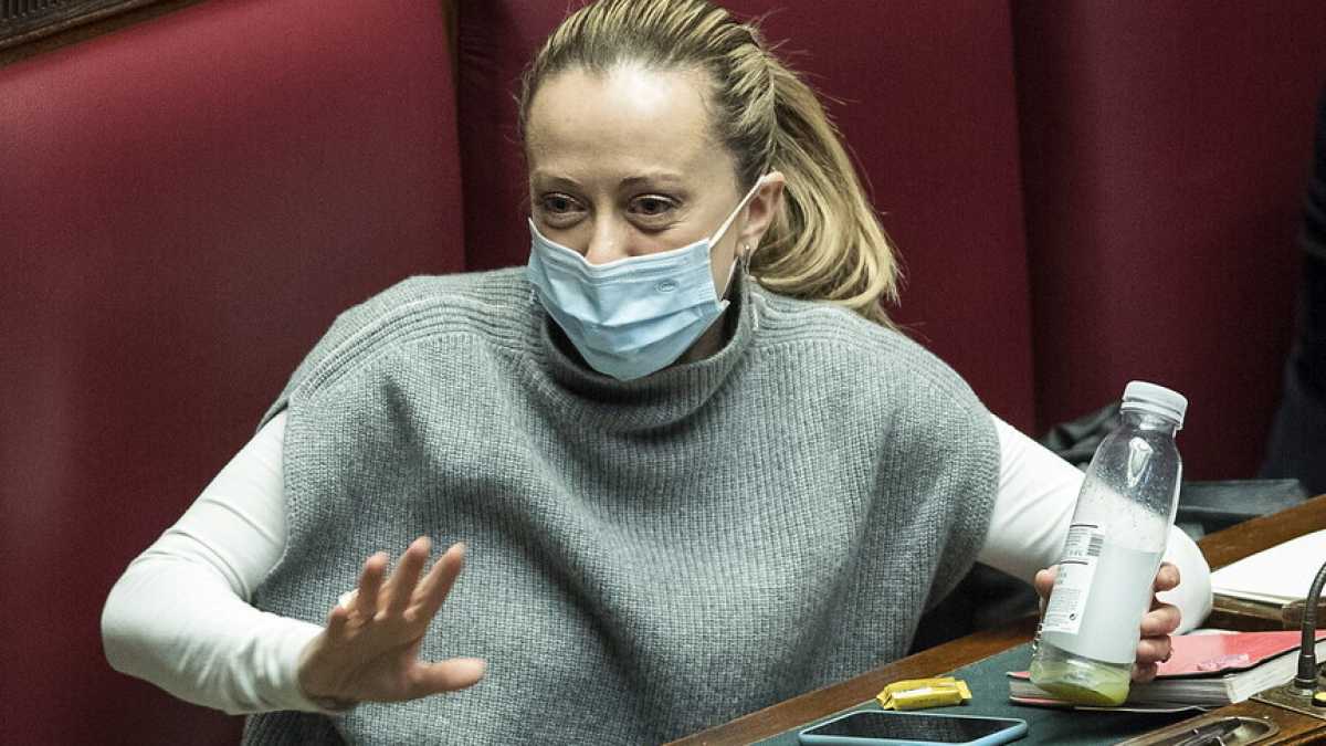 Immagine di I giovani della Meloni vogliono tornare alla "fiaccola"