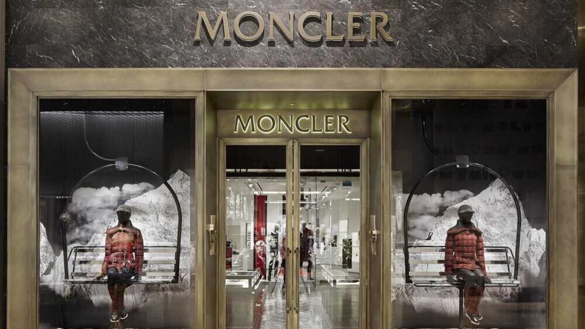 Immagine di Piumini di pietra. L’unione Moncler-Stone Island