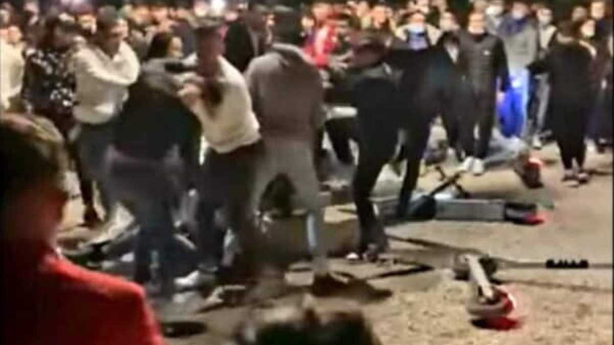 Immagine di La "megarissa" e la bufala sui social. Così è partito l'assembramento a Roma