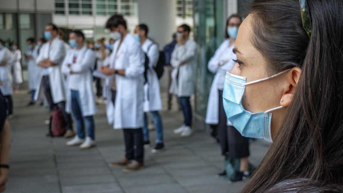 Immagine di La rivolta dei medici contro il ministro Gaetano Manfredi