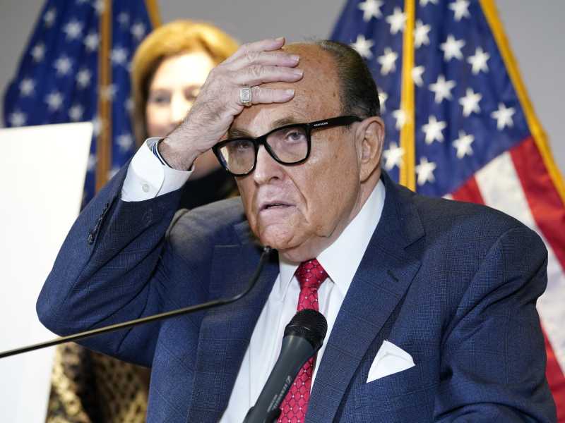 Rudy Giuliani ricoverato per Covid è l'ultimo fallimento della strategia di Trump contro il virus