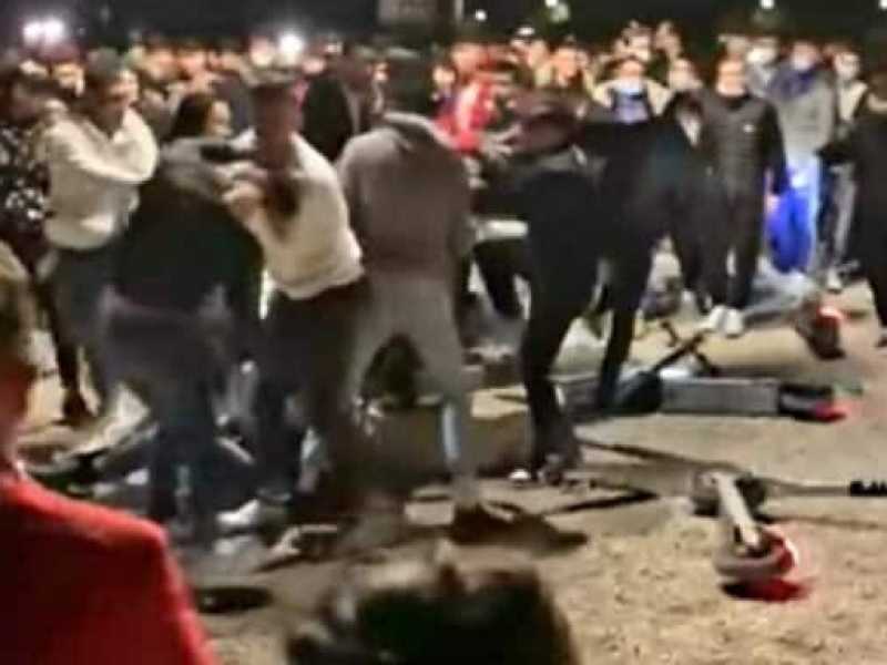 La "megarissa" e la bufala sui social. Così è partito l'assembramento a Roma