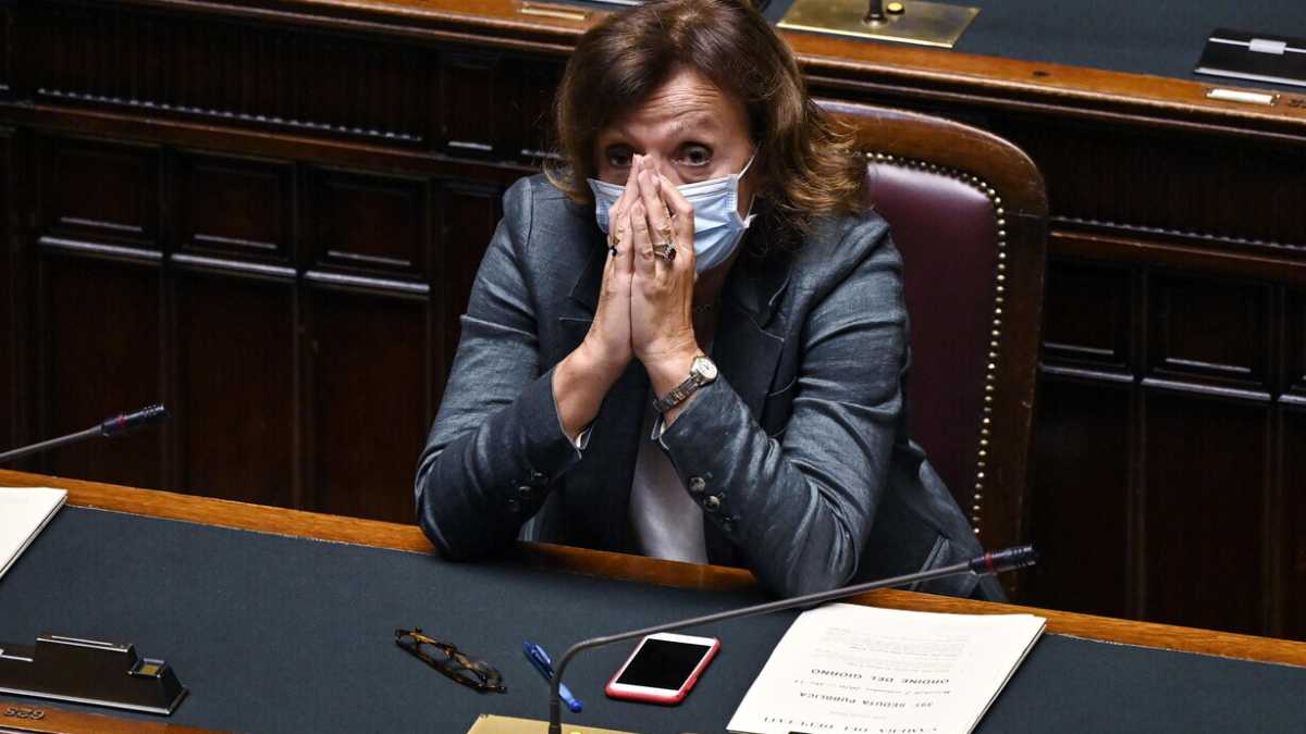Immagine di Zampa ci dice che l’Italia sarà pronta a vaccinare i primi volontari “a metà gennaio”