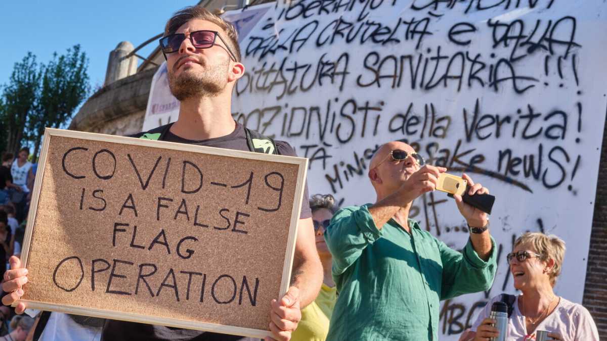 Immagine di Essere giovani o vecchi non c’entra. A incidere sull’identikit di chi vìola le regole anti Covid sono i soldi e la solidarietà