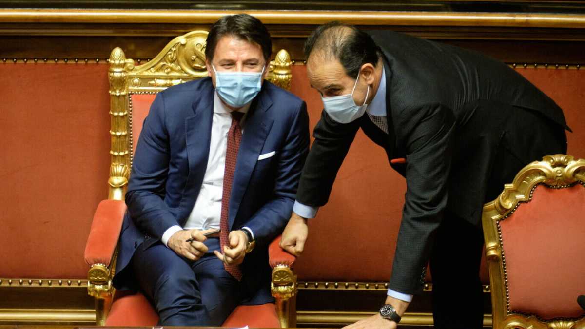 Immagine di Pd e Iv invocano allentamenti sul Natale. Riparte l'accerchiamento a Conte