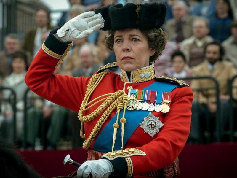 Olivia Colman &egrave; la Regina Elisabetta in The Crown (Netflix)&nbsp;<br />