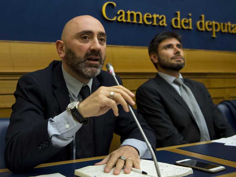 &nbsp;Stefano Lucidi, da un anno con la Lega, in una foto d'archivio con Alessandro Di Battista
