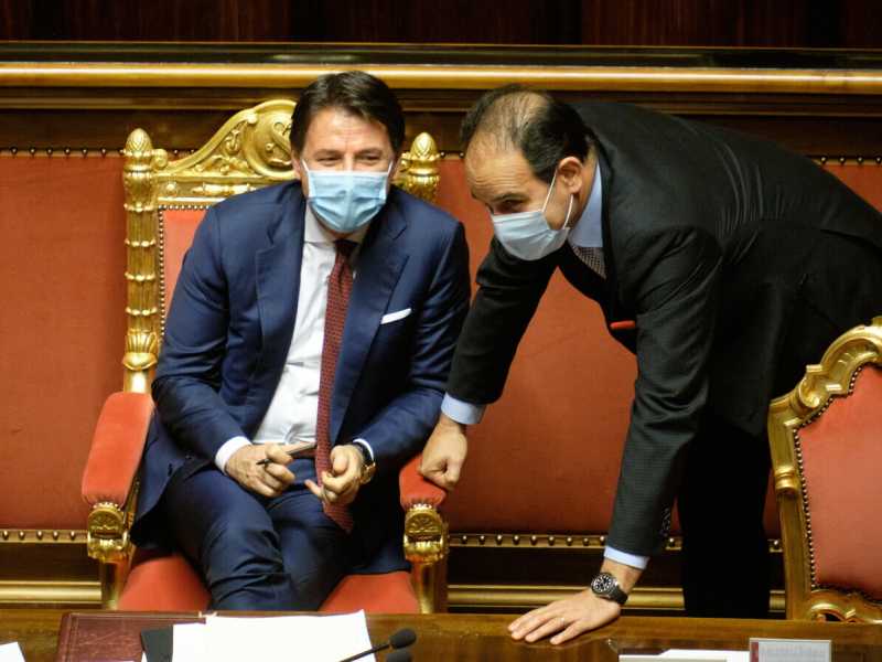 Pd e Iv invocano allentamenti sul Natale. Riparte l'accerchiamento a Conte