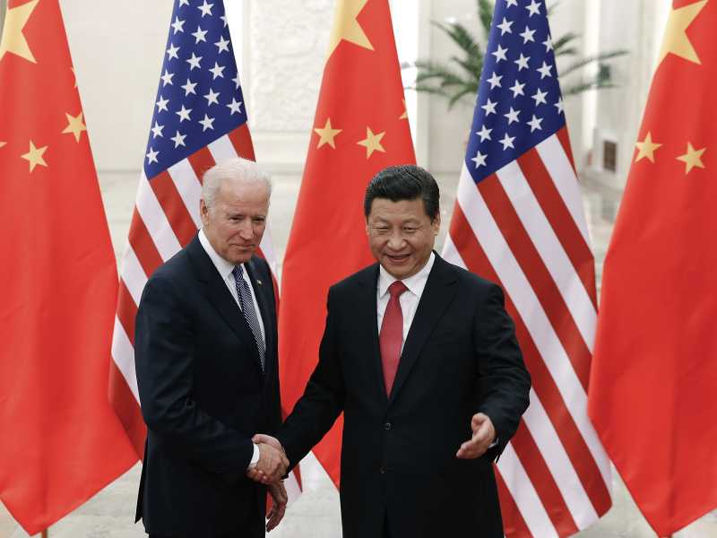 Il presidente cinese Xi Jinping con l'allora vicepresidente americano Joe Biden nel 2013 a Pechino (AP Photo/Lintao Zhang, Pool) <br />