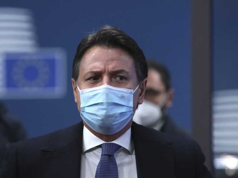 Natale e Recovery. Così Conte prepara la ritirata tattica, confidando nel Quirinale